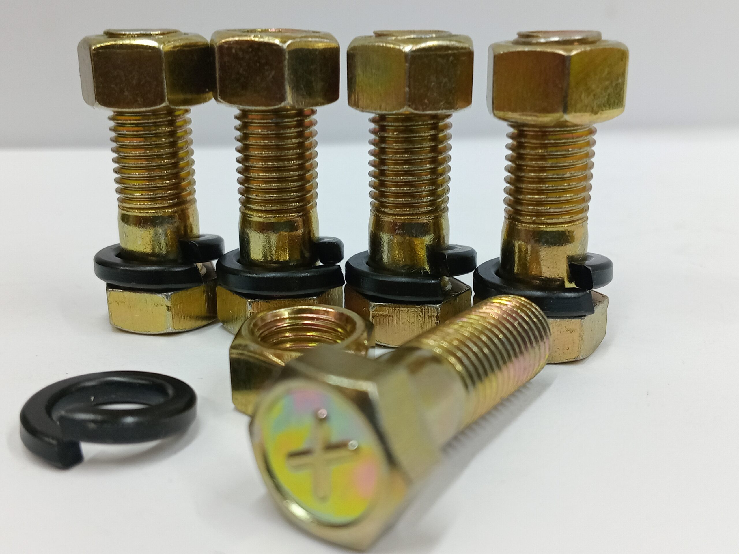 Propeller bolts